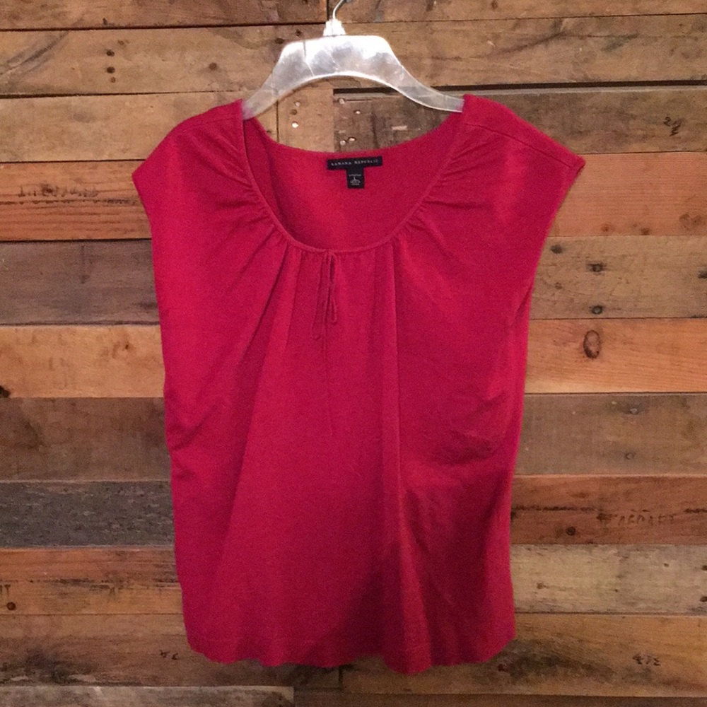 Sleeveless fuschia sweater